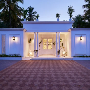 Villa Driveway 1_converted